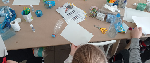 Goście na warsztatach ekologicznych w siedzibie KZGRL