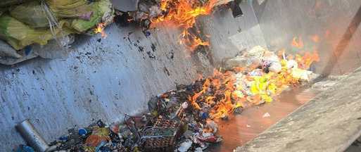 Niebezpieczny ogień w śmieciarce – przypominamy: elektrośmieci to nie są zwykłe odpady!